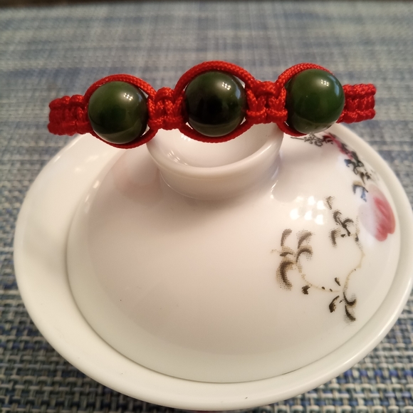 Canadian Nephrite Jade Chinese Red String Bracelet - Picture 2 of 8